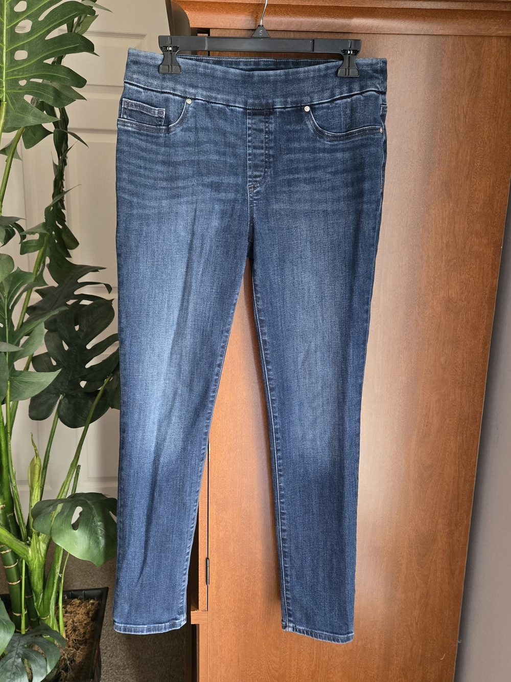 Chico's Dark Wash Stretch Jeggings - Indigo Blue
